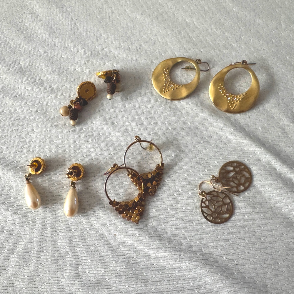 Bargain time - mixed Gold and pearl pierced  Earring Set